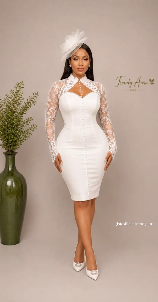 Robe courte en dentelle, col montant